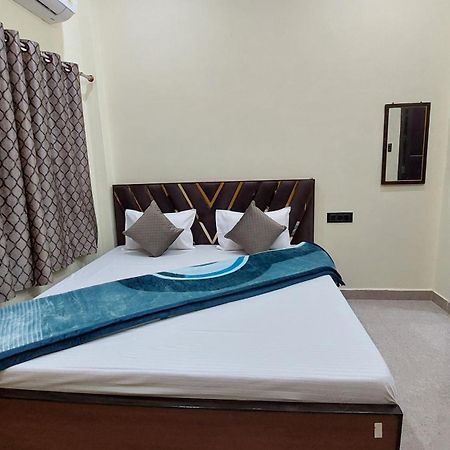 Narayani Paying Guest House พาราณสี ภายนอก รูปภาพ
