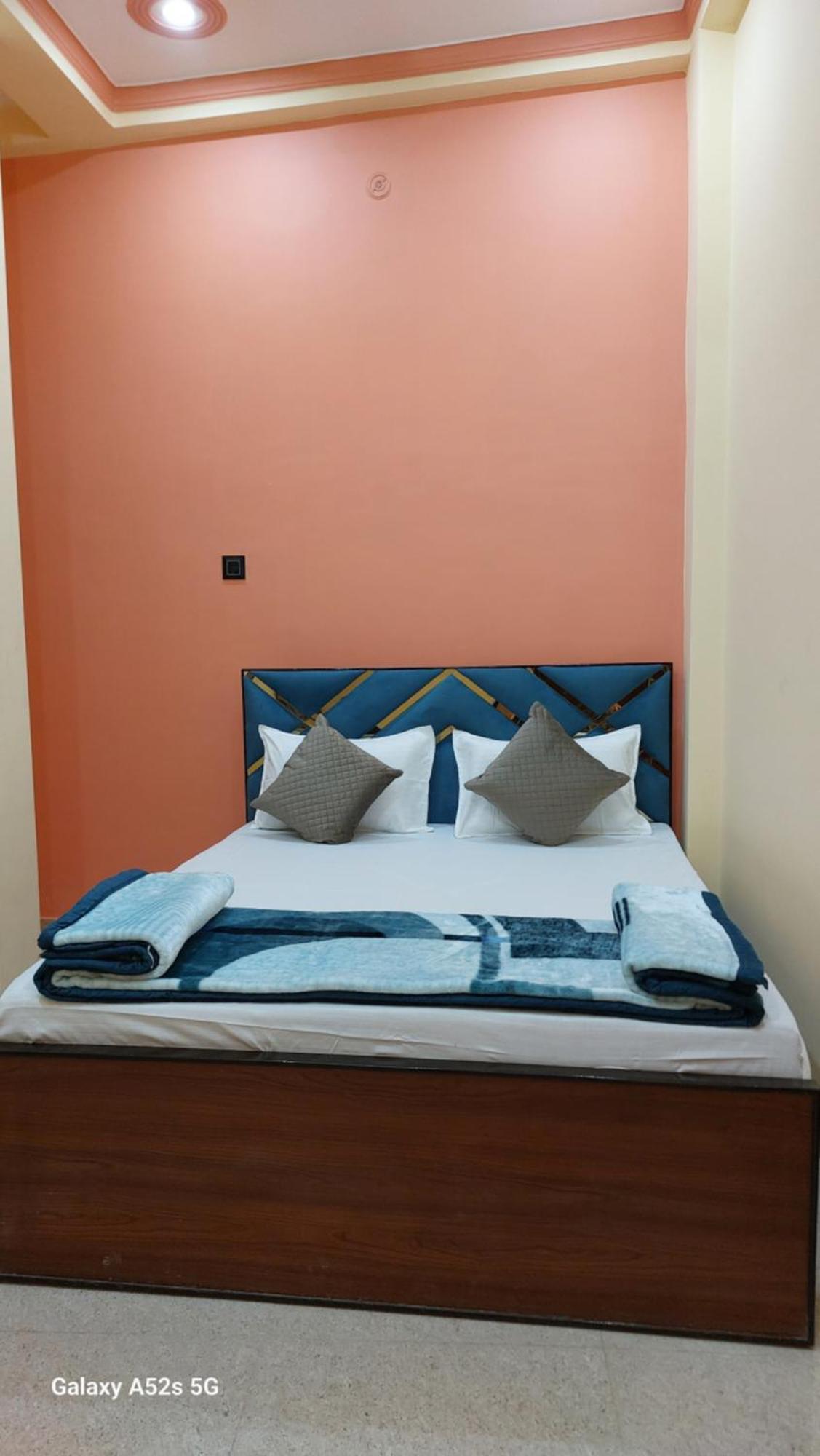 Narayani Paying Guest House พาราณสี ภายนอก รูปภาพ