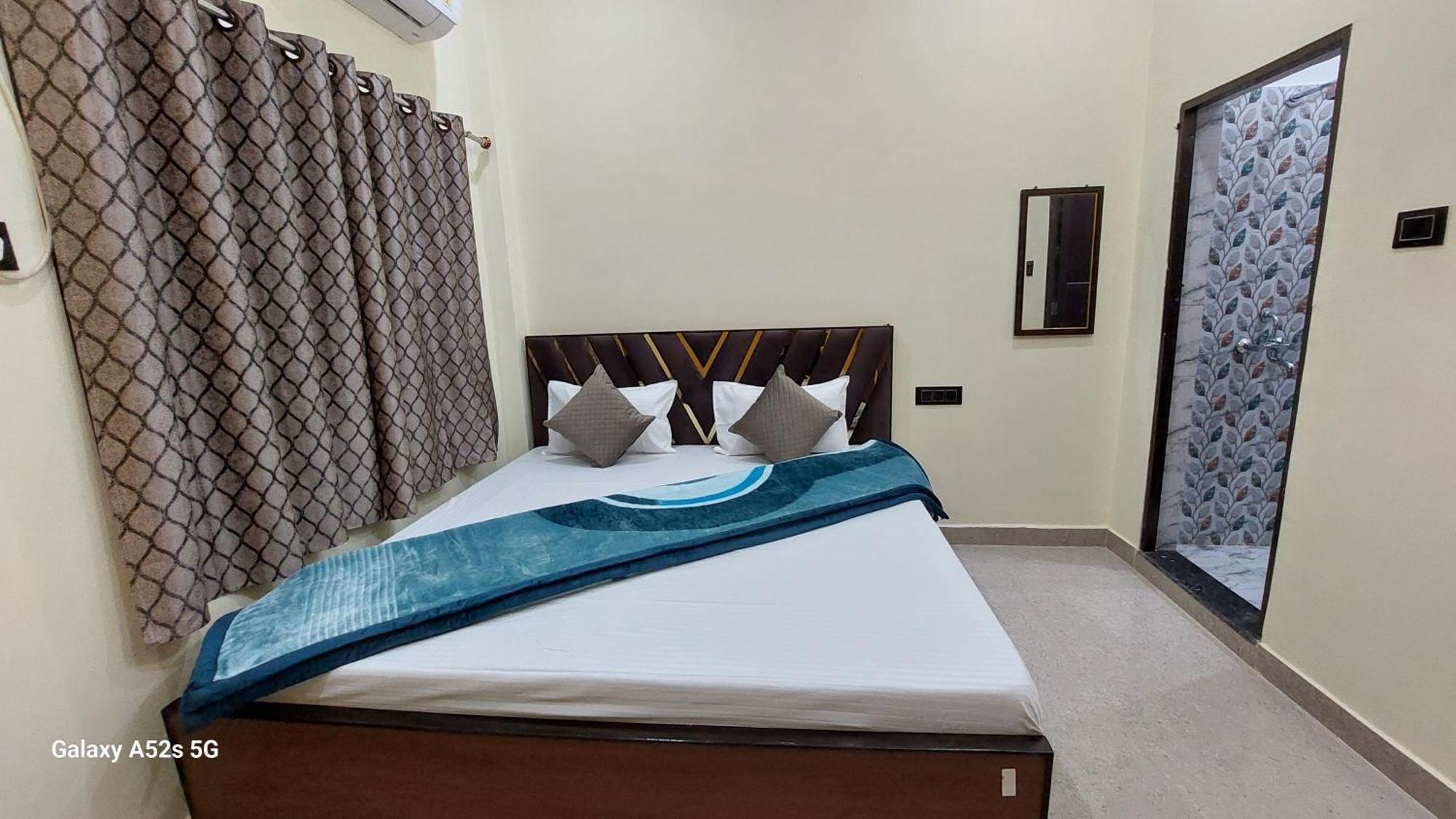 Narayani Paying Guest House พาราณสี ภายนอก รูปภาพ