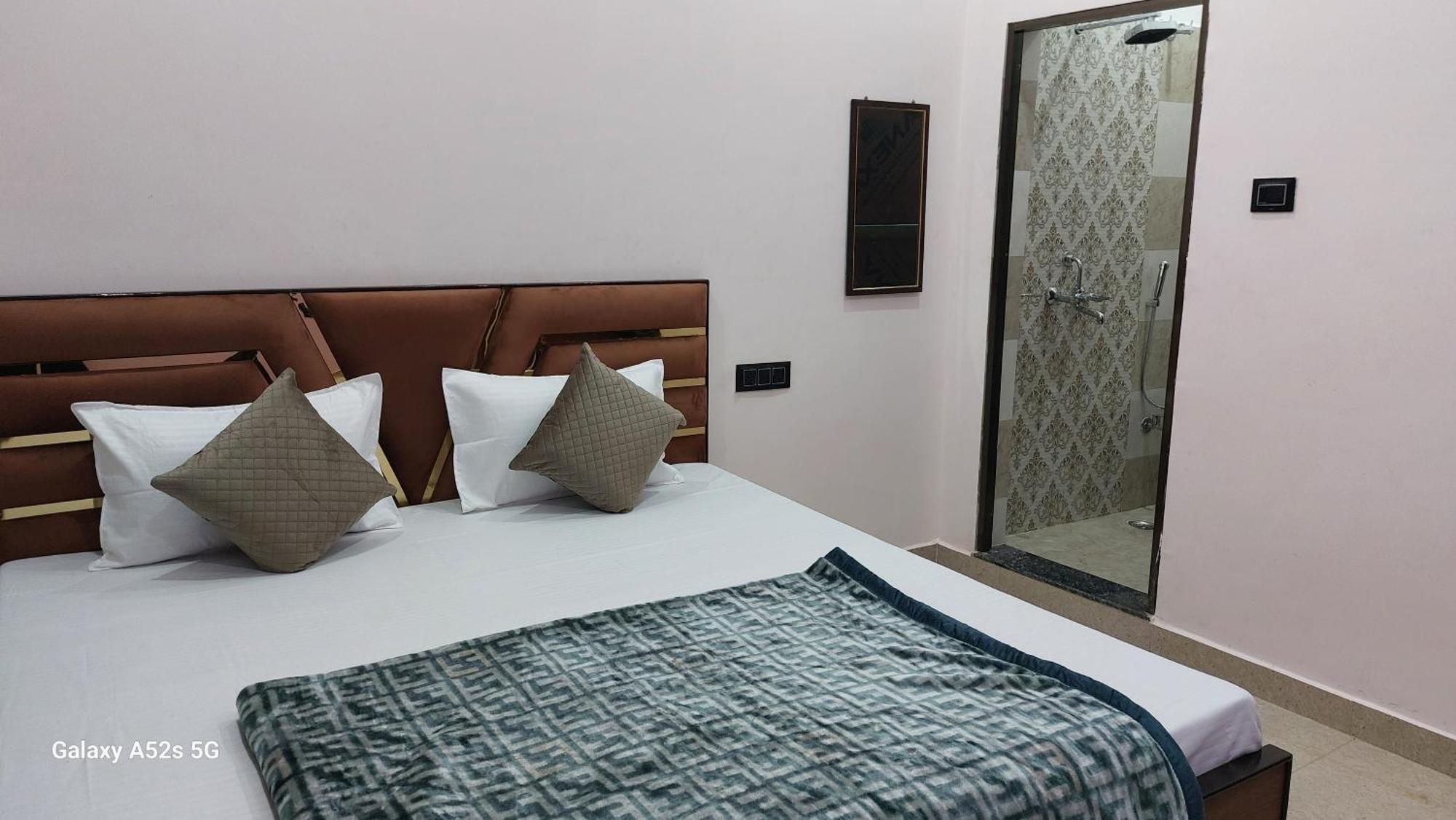 Narayani Paying Guest House พาราณสี ภายนอก รูปภาพ