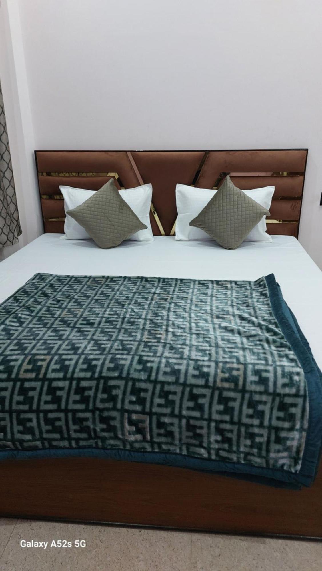 Narayani Paying Guest House พาราณสี ภายนอก รูปภาพ