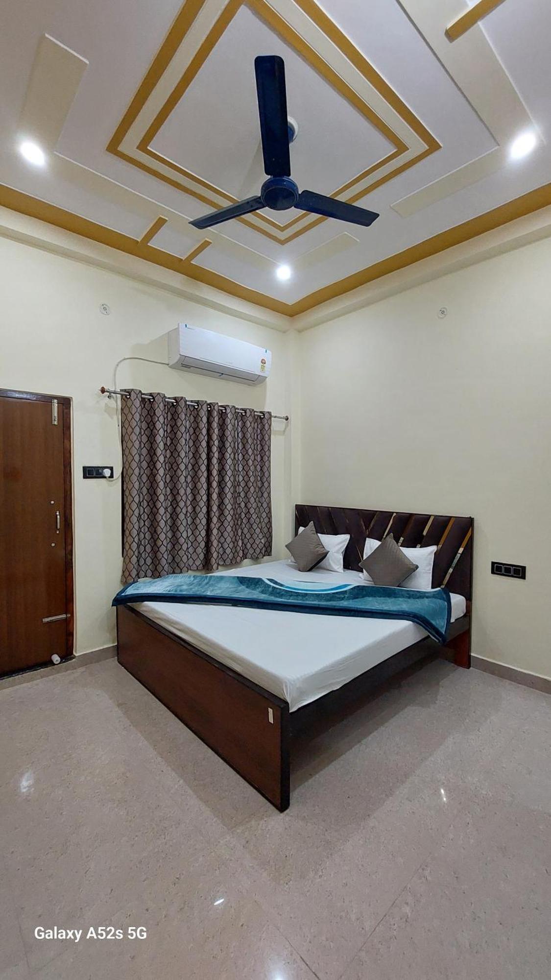Narayani Paying Guest House พาราณสี ภายนอก รูปภาพ