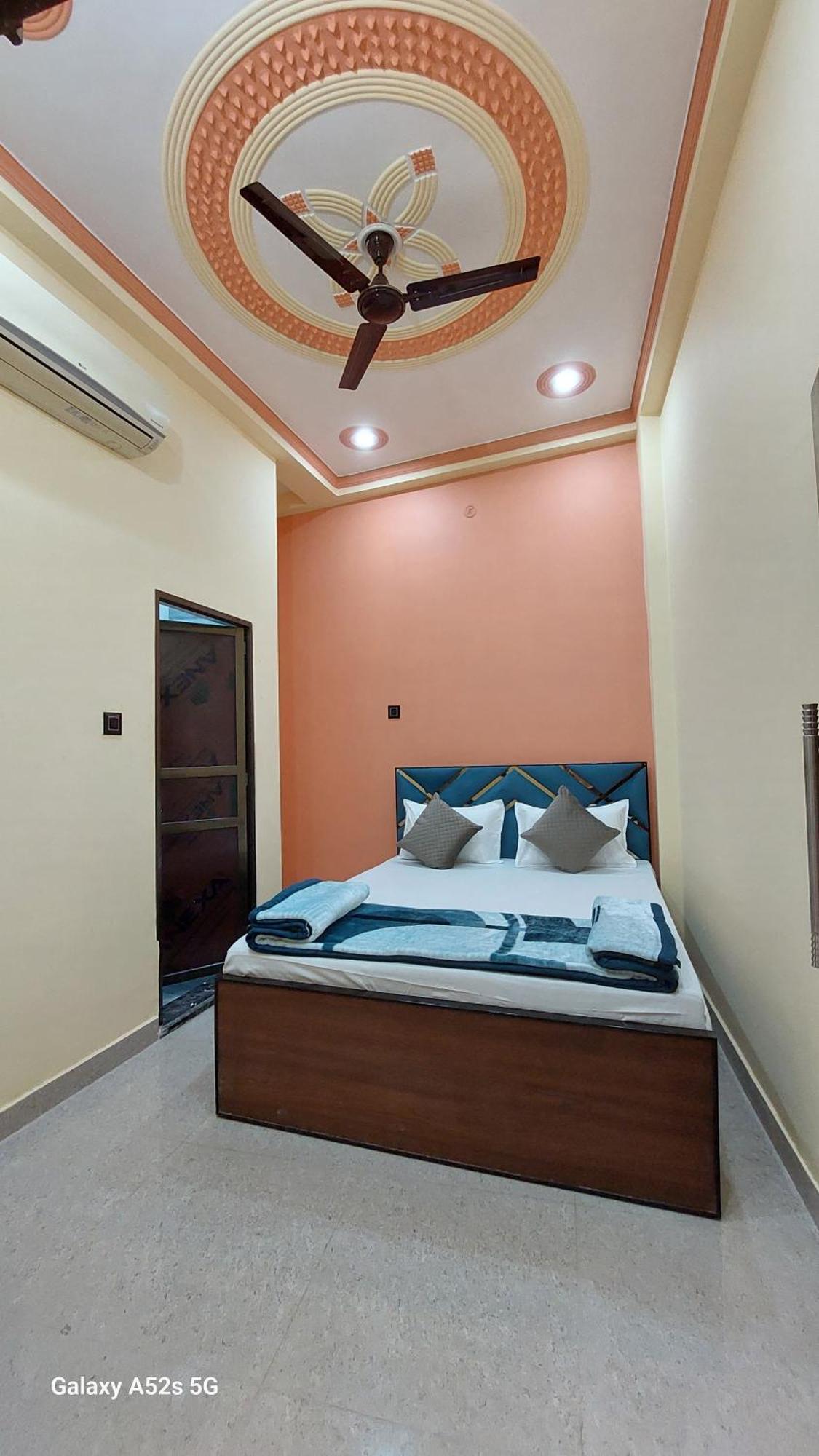 Narayani Paying Guest House พาราณสี ภายนอก รูปภาพ