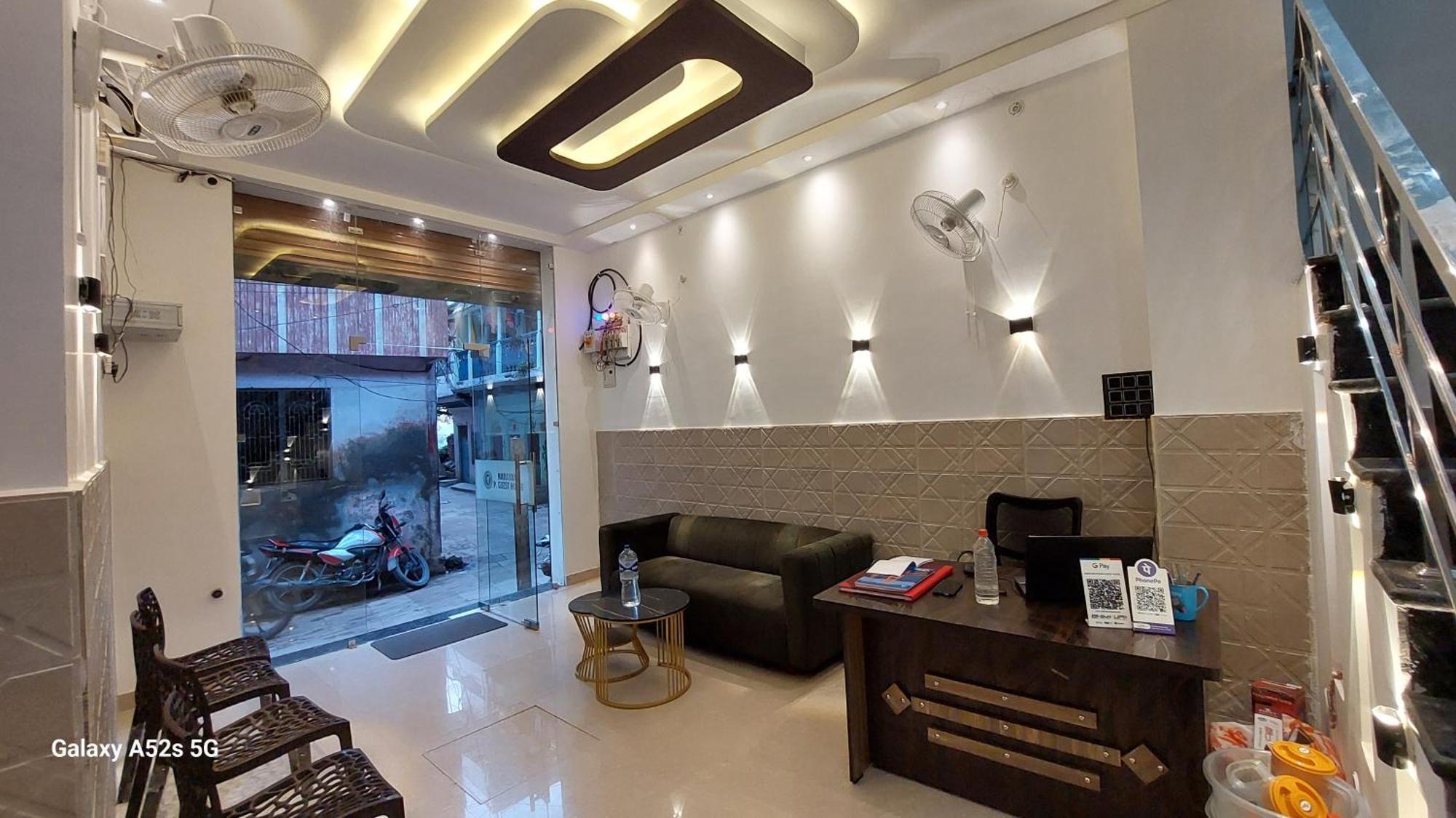 Narayani Paying Guest House พาราณสี ภายนอก รูปภาพ